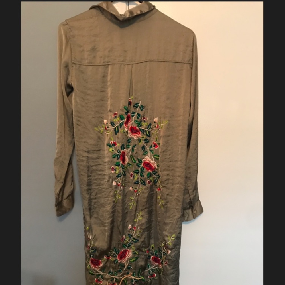 Silk embroidered kimono